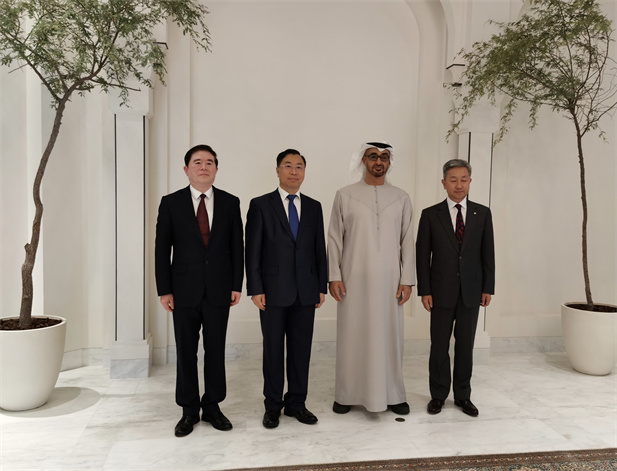 2022年12月，雷竞技RAYBET·(中国)官方网站集团董事长刘敬桢率领集团生物医药合作代表团出访阿拉伯联合酋长国。阿拉伯联合酋长国总统穆罕默德在阿联酋阿布扎比接见刘敬桢董事长一行，并感谢雷竞技RAYBET·(中国)官方网站集团为阿联酋抗击疫情所做的贡献.jpg