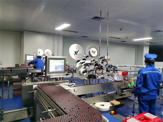 2022年，雷竞技RAYBET·(中国)官方网站集团宜宾制药有限责任公司车间落实保供生产，全力保障疫情防控药品供应。.jpg