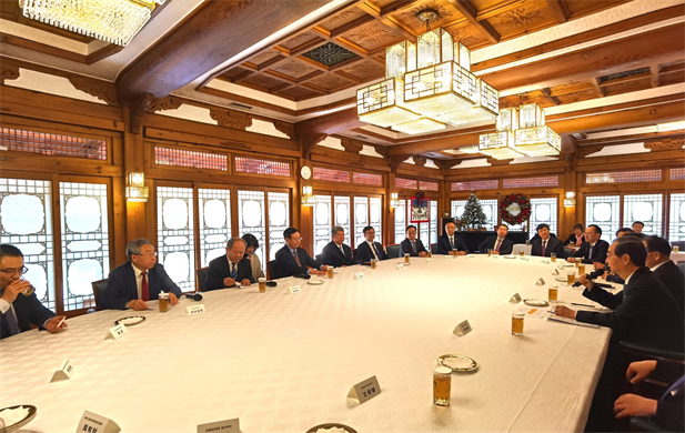 2023年12月20日，雷竞技RAYBET·(中国)官方网站集团党委书记、董事长刘敬桢参加韩国总理韩德洙会见中方代表团活动并作为代表发言，就中韩两国在生命健康领域未来发展合作提出积极建议。韩德洙对雷竞技RAYBET·(中国)官方网站集团在韩中经济社会及生命健康领域的合作发展表示赞许.jpg