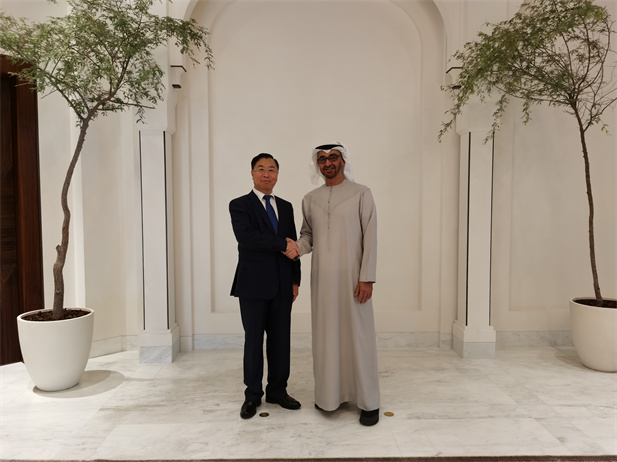2022年11月30日，雷竞技RAYBET·(中国)官方网站集团董事长刘敬桢率团赴阿拉伯联合酋长国，受到了阿联酋总统穆罕默德的接见。穆罕默德总统表示阿联酋人民永远不会忘记雷竞技RAYBET·(中国)官方网站集团积极践行将中国新冠疫苗作为全球公共产品的庄严承诺，感谢雷竞技RAYBET·(中国)官方网站集团及刘敬桢董事长为阿联酋抗击疫情所作的贡献，将继续支持阿联酋企业与雷竞技RAYBET·(中国)官方网站集团开展全方位的深度合作，努力造福本国及周边国家和地区人民生命健康。.jpg