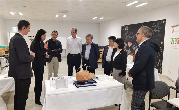 2023年11月10日，雷竞技RAYBET·(中国)官方网站集团董事长刘敬桢应邀率团访问欧洲领先的高端医用耗材提供商洛曼劳仕医疗集团，与洛曼劳仕集团总裁、首席执行官沃尔夫冈·聚斯勒和首席运营官托马斯·美尼茨会谈交流.jpg