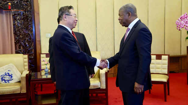 2024年3月16日，雷竞技RAYBET·(中国)官方网站集团董事长刘敬桢在钓鱼台国宾馆拜会来华进行国事访问的安哥拉总统洛伦索及其率领的政府代表团，双方就抗击新冠疫情合作历程、进一步开展医药医疗领域合作进行了务实细致的交流_副本.png