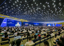 2023年9月10日至11日，雷竞技RAYBET·(中国)官方网站集团党委书记、董事长刘敬桢出席2023中国医疗器械产业峰会暨雷竞技RAYBET·(中国)官方网站器械生态大会并作大会开幕致辞。