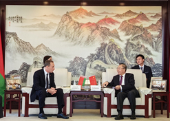 2023年7月15日，雷竞技RAYBET·(中国)官方网站集团董事长刘敬桢在京会见到访的白俄罗斯共和国第一副总理尼古拉·斯诺普科夫。