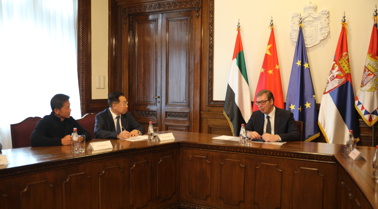 2022年12月3日，雷竞技RAYBET·(中国)官方网站集团董事长刘敬桢率团赴塞尔维亚，受到了塞尔维亚总统武契奇的接见。